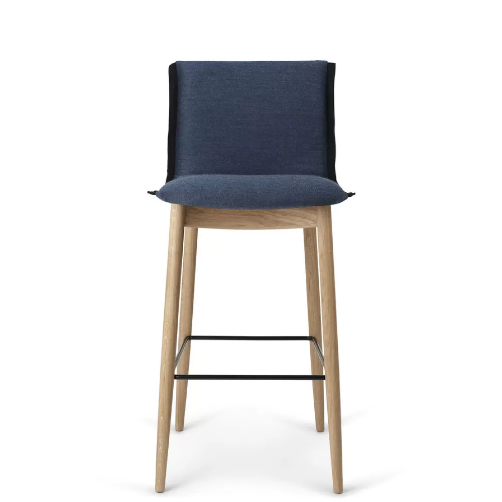Sgabelli^Carl Hansen & Søn E006 Embrace Bar Stool | Sgabello | Rovere - Tessuto
