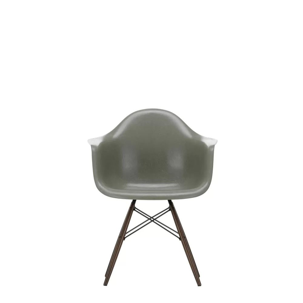 Sedie^Vitra Eames Fiberglass Armchairs Daw | Poltroncina - Eames Raw Umber - Acero Scuro