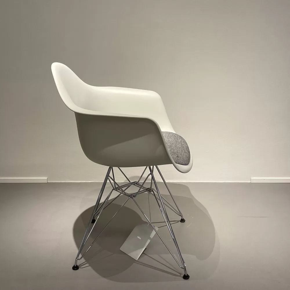 Sedie^Vitra Eames Plastic Armchair Dar | Poltroncina | Ciottolo