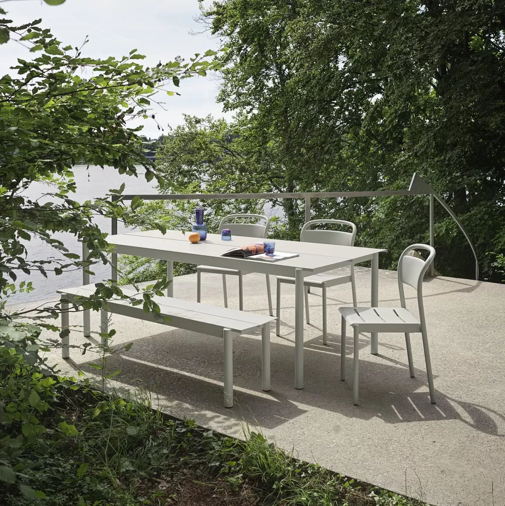 Sedie Per Esterni^Muuto Linear Steel Bench | Panca Per Esterni | Grigio