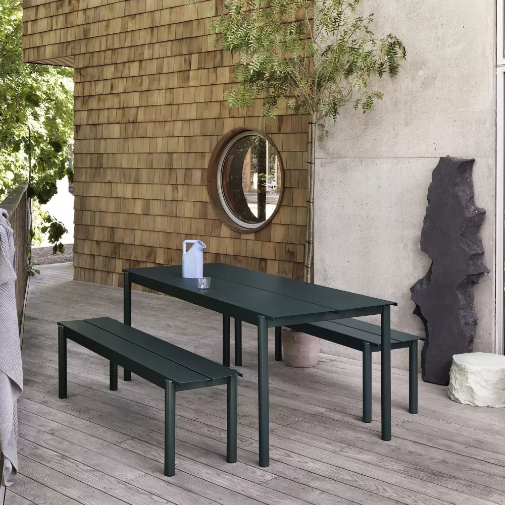 Sedie Per Esterni^Muuto Linear Steel Bench | Panca Per Esterni | Verde Scuro