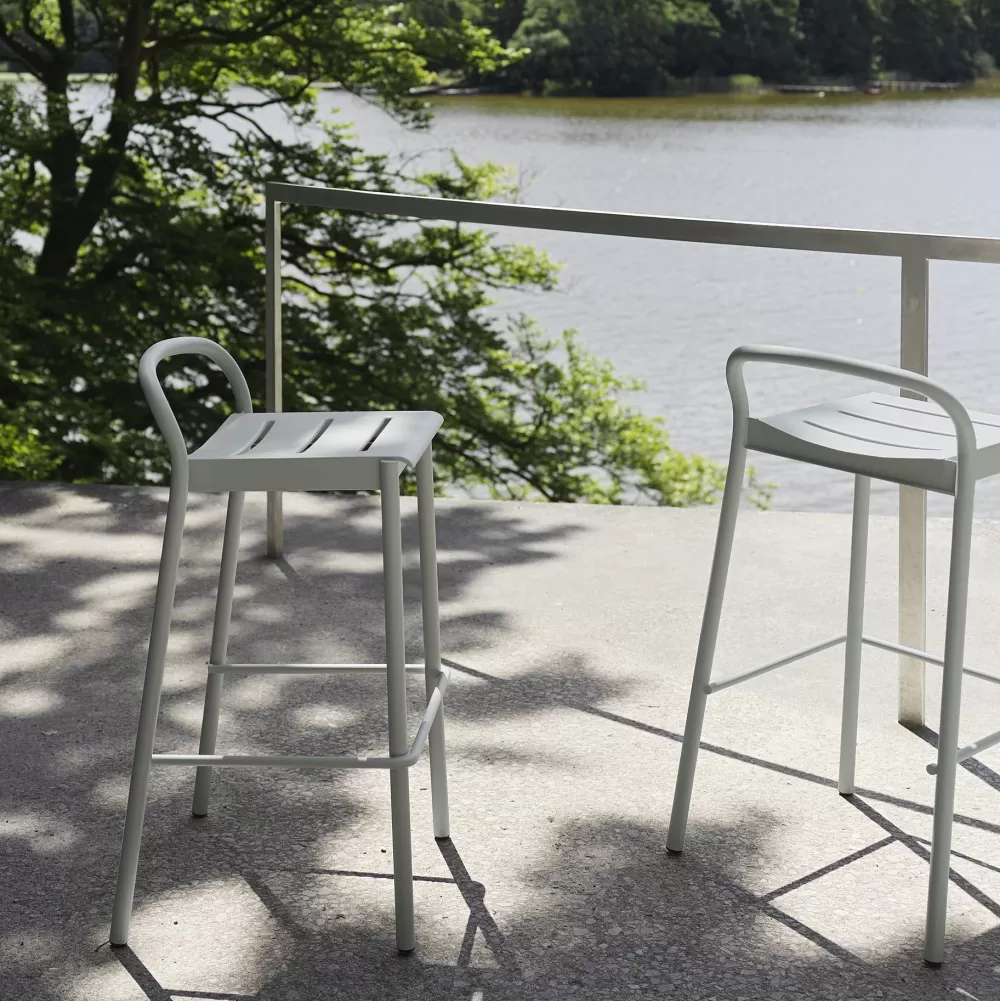Sedie Per Esterni^Muuto Linear Steel Counter Stool | Sgabello Da Banco | Grigio