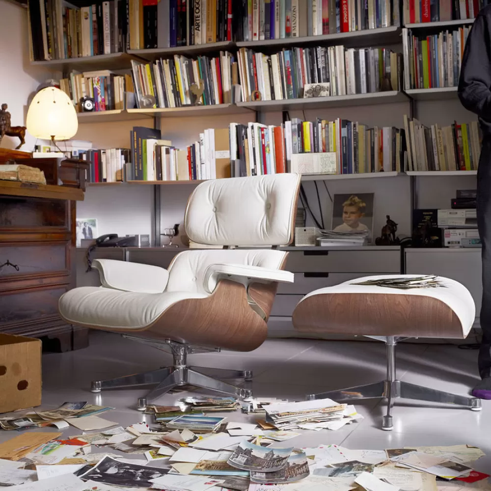 Poltrone Singole^Vitra Lounge Chair & Ottoman | Noce Bianco - Pelle Neve