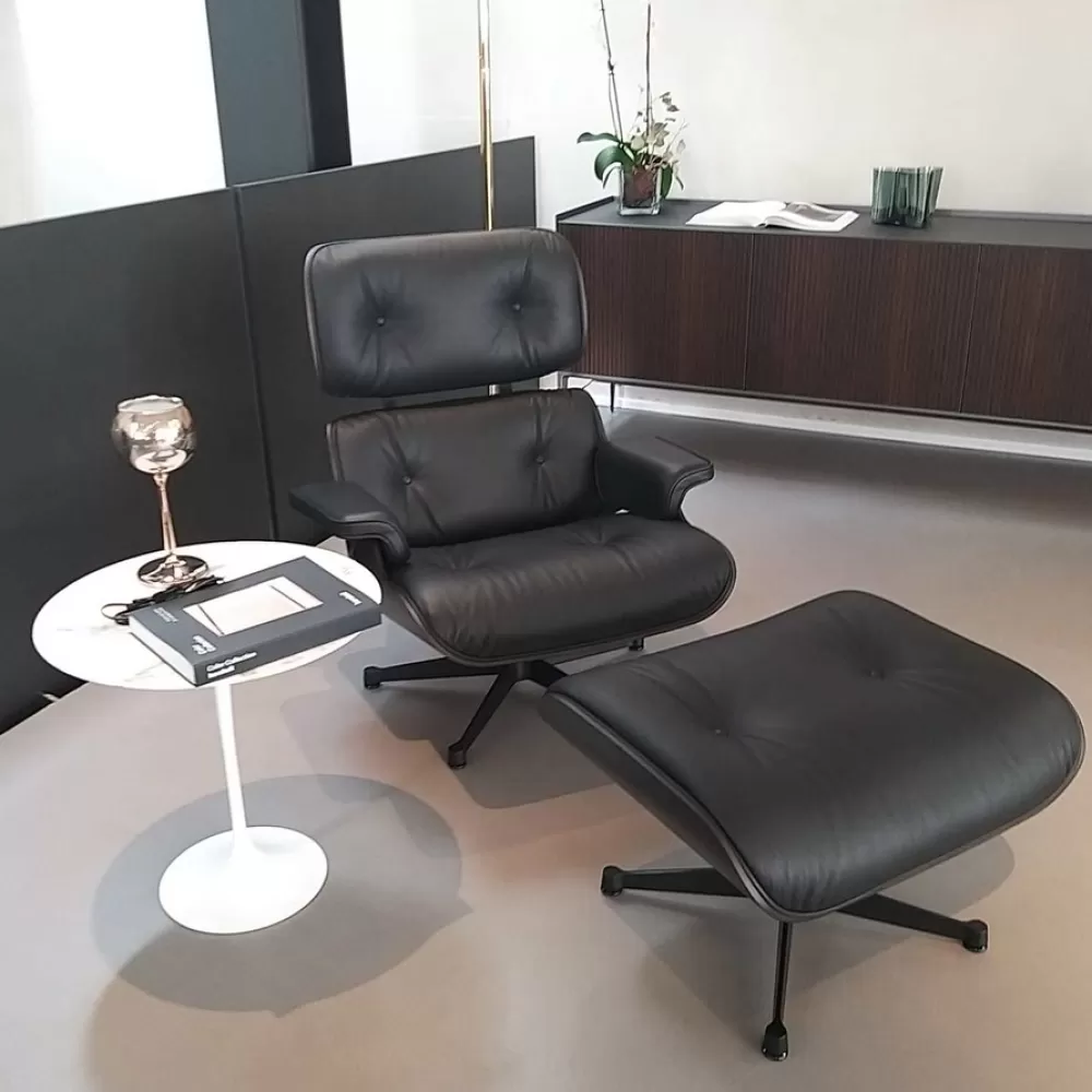 Poltrone Singole^Vitra Lounge Chair & Ottoman | Frassino Nero | Pelle Nera - Ex Display
