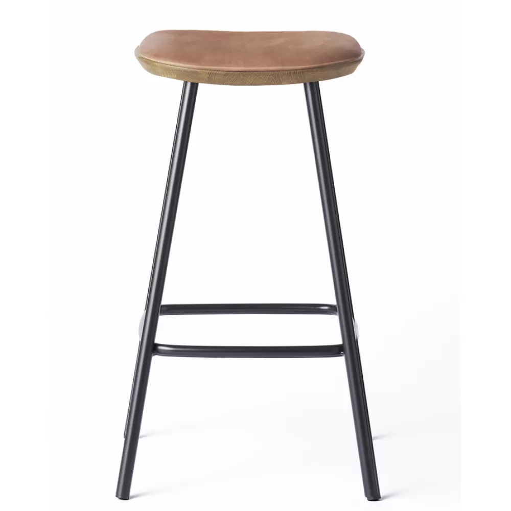 Sgabelli^Brdr. Krüger Pauline Bar Stool H65 | Sgabello | Metallo-Rovere-Pelle Cognac