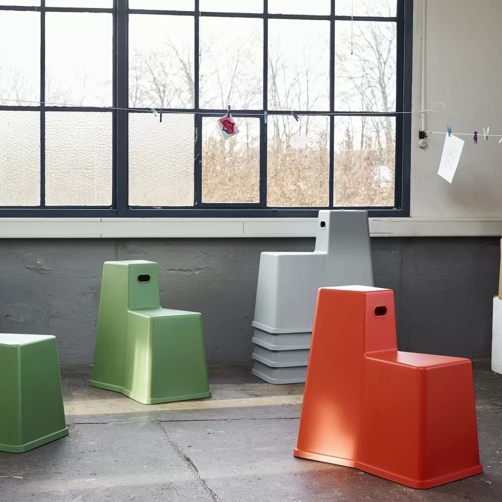Sgabelli^Vitra Stool-Tool | Sgabello Multifunzione | Rosso Papavero